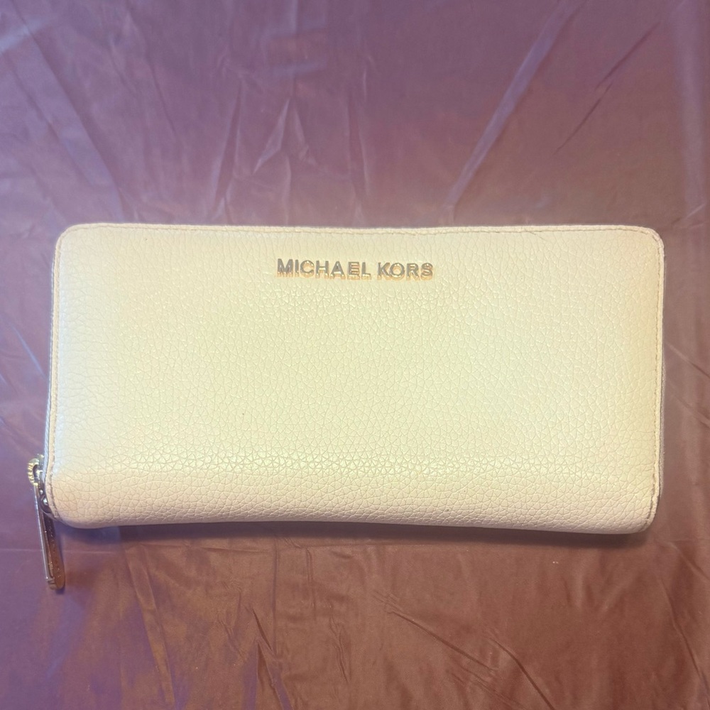 MICHAEL KORS Jetset Pebbled Leather Zip Wallet in Cream with Gold Logo - Picture 2 of 9